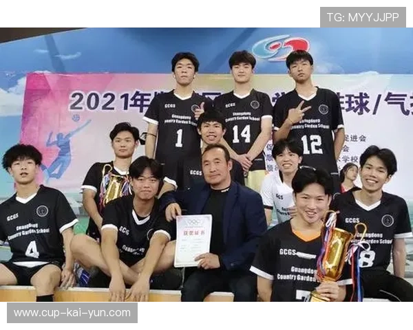 冠军球队球员赛季总结会分享成长故事与经验教训，球员冠军数量