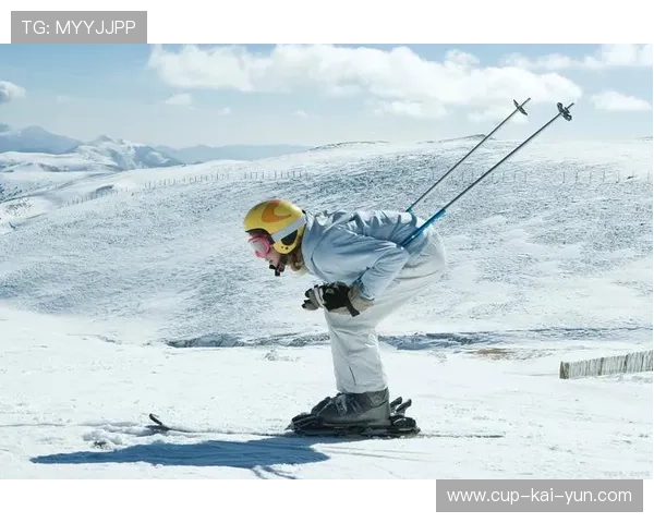 滑雪选手完美空翻震撼现场：自由与极限的美丽瞬间